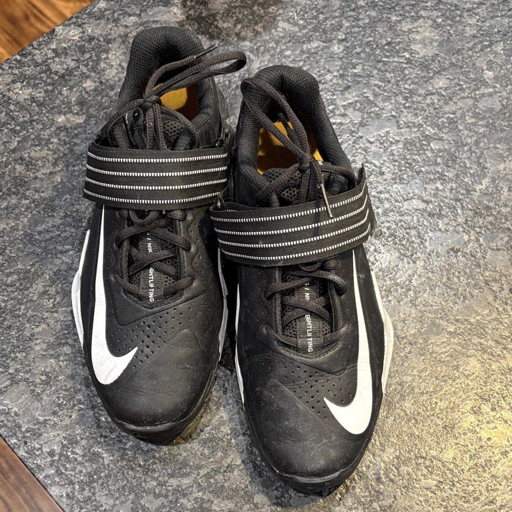 Nike Black and White romaleo lifters size men’s 7.5
